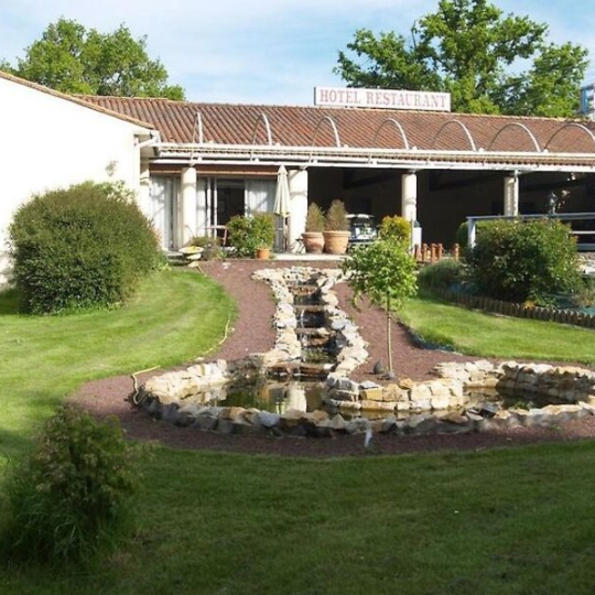  Mathieu CHAMARD - Agence BIEN CHEZ SOI : Immeuble | PARTHENAY (79200) | 1 525 m2 | 800 000 € 
