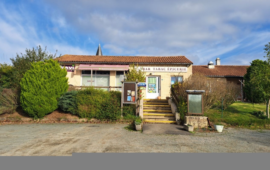 Mathieu CHAMARD - Agence BIEN CHEZ SOI : Commercial | SAINT-MAIXENT-L'ECOLE (79400) | 241 m2 | 117 000 € 