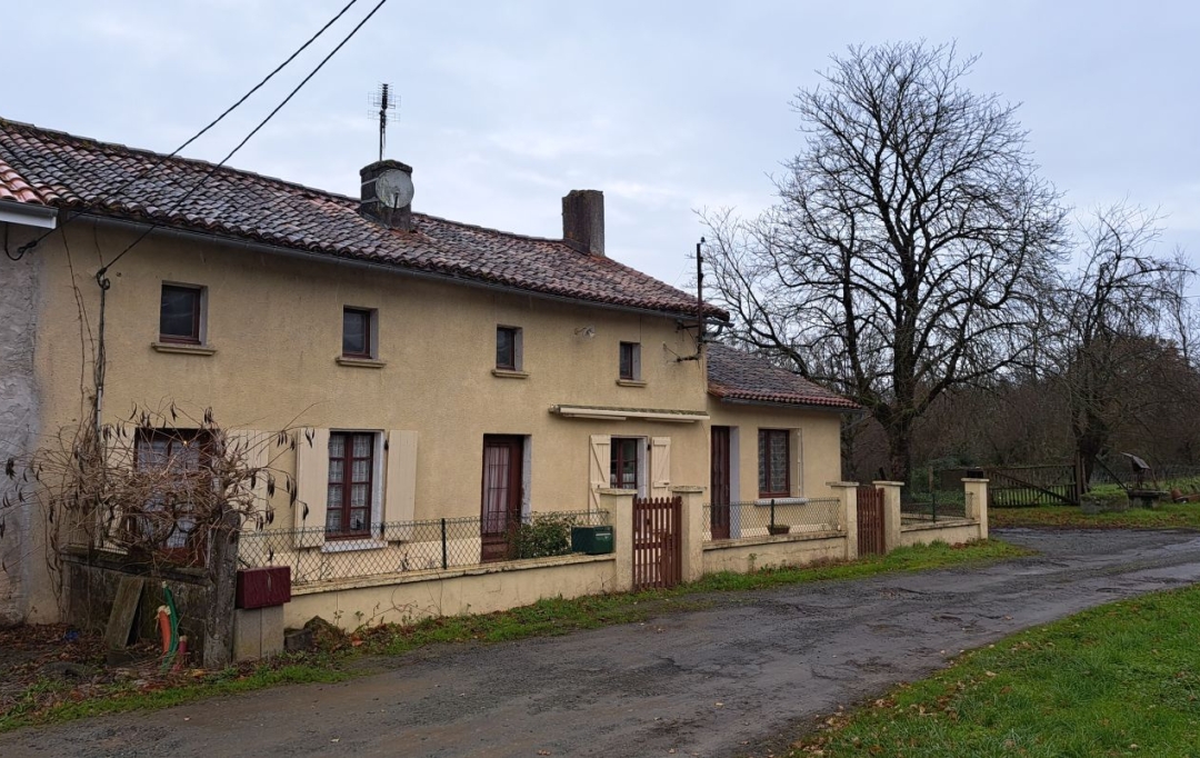 Mathieu CHAMARD - Agence BIEN CHEZ SOI : House | VOUHE (79310) | 81 m2 | 100 000 € 