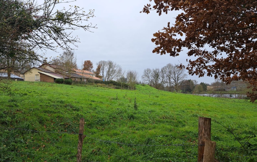 Mathieu CHAMARD - Agence BIEN CHEZ SOI : House | VOUHE (79310) | 81 m2 | 100 000 € 